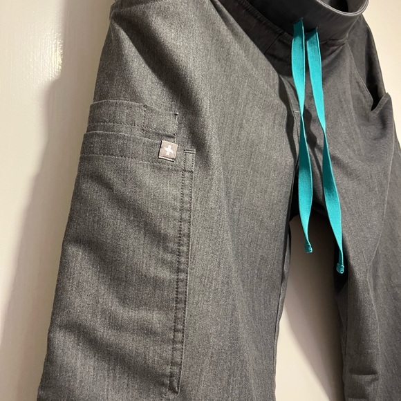 Figs scrub pants in grey - Picture 2 of 4